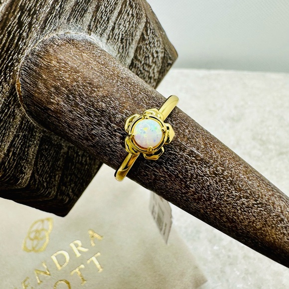 NEW! Kendra Scott Bright White Kyocera Opal Susie Gold Band Ring - Picture 8 of 17
